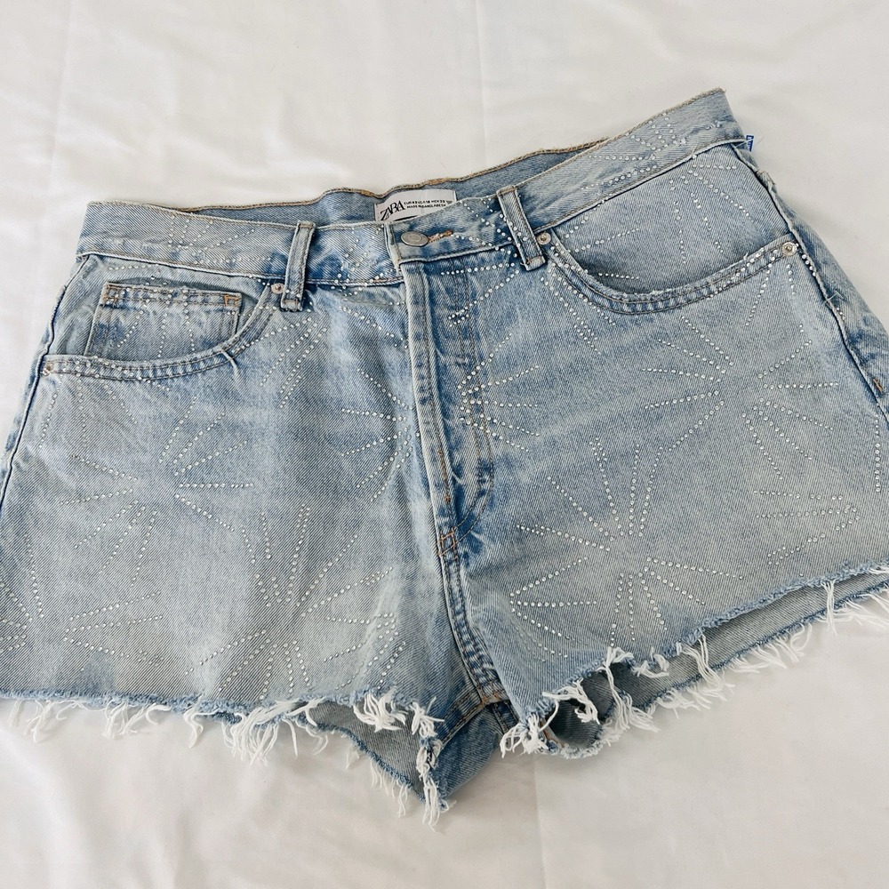 Zara Rhinestone Embellished Denim Shorts Light Wash Frayed Hem Starburst Size 10